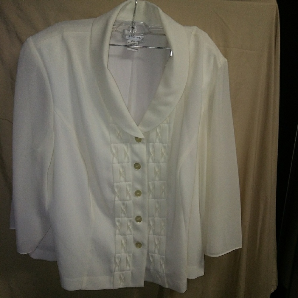 Skirt suit